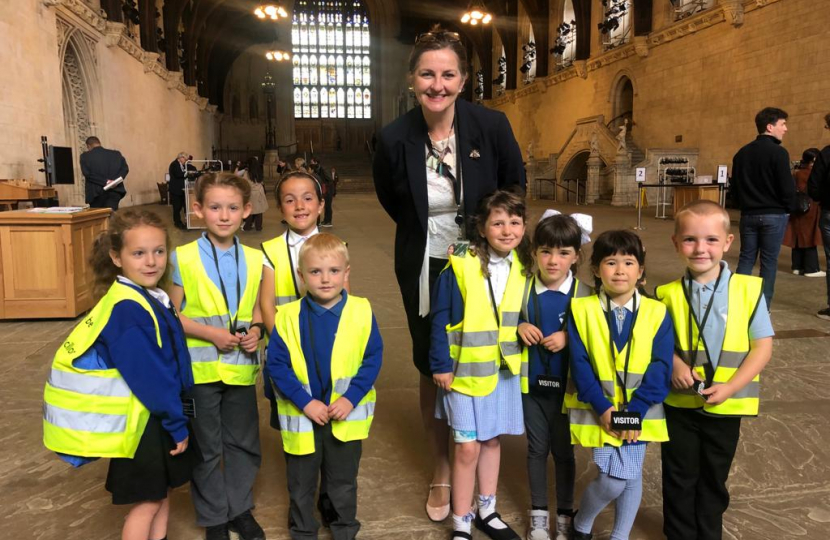 Caroline welcomes Motcombe School to Parliament